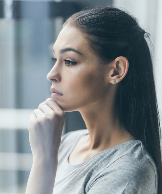 Hrozí cizinci ztráta povolení k trvalému pobytu kvůli pobírání doplňkových dávek?